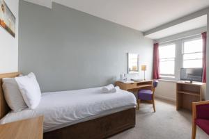 Standard Single Room room in The Burlington Hotel