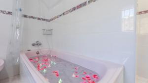 Villa Felicidad Sayalonga by Ruralidays