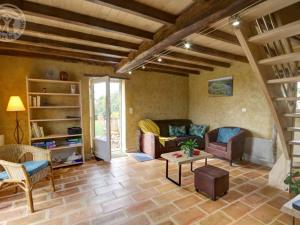 Maisons de vacances Gite Amions-Vezelin, 3 pieces, 4 personnes - FR-1-496-226 : photos des chambres