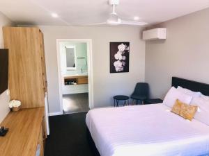 Hive Hotel, Moruya