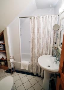 Farmhouse Inn B&B