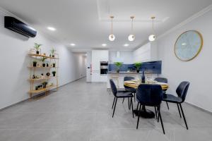 Art Deco Luxury Apartment, Central Location by Buena Vista