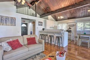 1 Mi to Lake Gregory Mtn-View Cabin with Deck