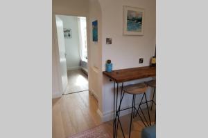 St Ives apartment private parking with garden 10 minute walktown and beach
