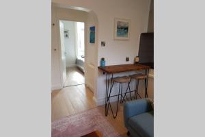 St Ives apartment private parking with garden 10 minute walktown and beach