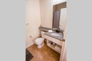Near Plaza District Cozy 1BDR - Gated Parking
