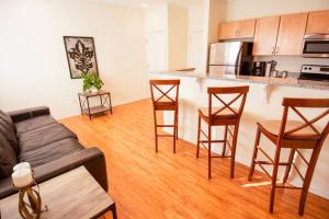 Near Plaza District Cozy 1BDR - Gated Parking