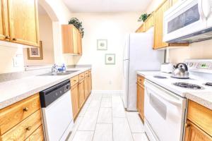 Windsor Palms Resort 3 Bedroom Condo 6 Miles to Disney