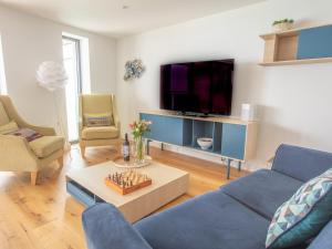 Onshore 6 - Newquay Towan Beach View