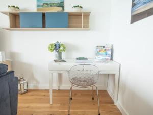 Onshore 6 - Newquay Towan Beach View