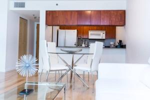 Luxury & Huge APT at Brickell, Free Parking, 6 Guests