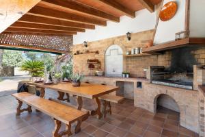 NEW! Can Malondra, villa para 8 con piscina y jardines