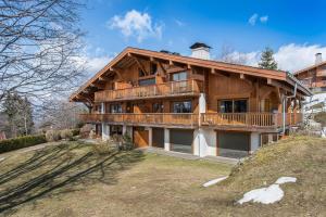 Superb duplex with terrace in a calm chalet in Megève - Welkeys