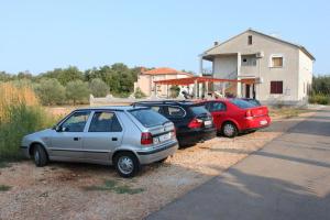 Apartments with a parking space Rozac Umag 7072