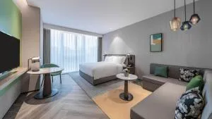 Holiday Inn Xi'an Chanba by IHG-Near Xi'an International Convention Exhibition Center and Shopping mall and The Romantic show of Xi'an-Free Luggage Storage-English Service - Lintong