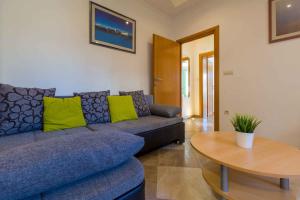 One-Bedroom Apartment Crikvenica 4