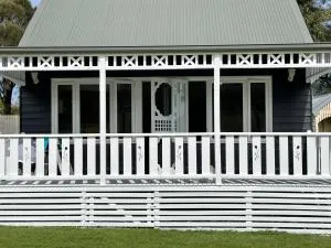 Sandpiper - charming beach villa - Codrington