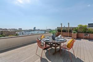 One-Bedroom Apartment room in Caterina Corporate House