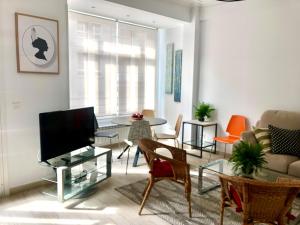 FOODIES LOCATION. SURF. NETFLIX . 3 BDR