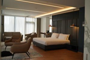 Executive Suite room in Black Diamond Hotel