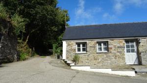 Wild Coastal Retreat at Troed Y Rhiw Aberporth, West Wales