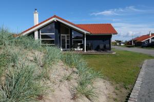 Resort 2 Beach House B 66