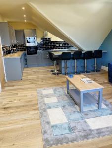 Marine Boathouse View Apartment