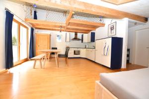 Stilvolle Dachwohnung für 4 im Thermenort Vals