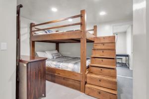 2BD 2BA Condo with Hot Tub and Pool