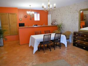 Maisons de vacances Gite Olivet, 3 pieces, 4 personnes - FR-1-590-174 : photos des chambres