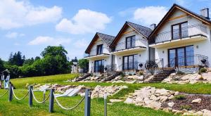 Domki Na Skale z widokiem na panoramę Karkonoszy