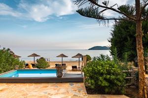 Beachfront Elena Villa with mini pool and spa