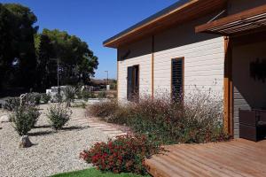 Chalets Cosy chalet with shared pools, Pomerols : photos des chambres