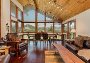 Mountains Call Vacation Home at Windcliff