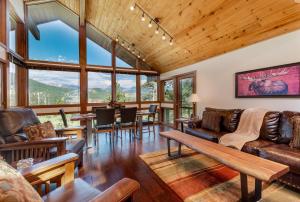 Mountains Call Vacation Home at Windcliff