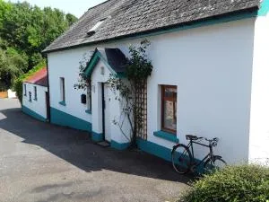 Rose Bush House - Arboe