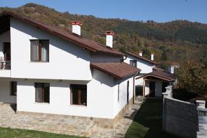 Двете къщи в планината