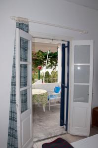 Family Two-Bedroom Apartment with Side Sea and Garden View