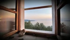 Ustrine view - Ustrine