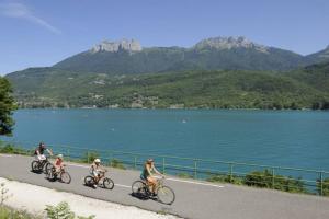 100m lac et piste cyclable avec parking gratuit