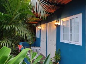 Hostal & Café Travelers