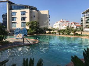 Swimming pools Apartment in Ocean Village - 2 bed 2 bath Rock view - 4hvězdičkové hotely ve městě Gibraltar