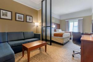 Queen Suite with Two Queen Beds - Non-Smoking room in Comfort Suites Savannah North