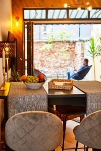 COURTHOUSE #4 EXCLUSIVE Top Center PRIVATE GARDEN