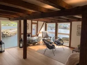 Løðupakkhúsið - Historical Warehouse - Mid Floor - Mykines