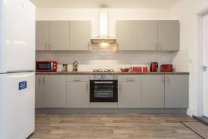 WGcDDE Large 3 Bedroom House - Close to MKM Stadium & A63 - Garden