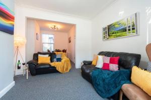 WGcDDE Large 3 Bedroom House - Close to MKM Stadium & A63 - Garden