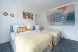 WGcDDE Large 3 Bedroom House - Close to MKM Stadium & A63 - Garden