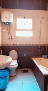 شقة كلاسيك بمساحة خضراء قريبة من الحصري