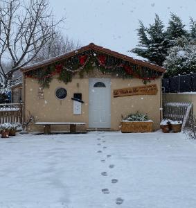 Maisons de vacances CHALET DU LAC PISCINE a 5 MINUTES DE DISNEY TGV RER : photos des chambres